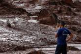 Barragem se rompe e lama invade Brumadinho, na Grande BH