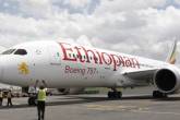 Avião Boeing 787 Dreamliner, operado pela Ethiopian Airlines, chega ao aeroporto internacional Jomo Kenyatta, em Nairóbi, Quênia