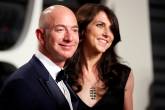 Jeff Bezos, dono da Amazon, e dua esposa, MacKenzie Bezos na festa de premiação do Oscar, em fevereiro de 2017. REUTERS/Danny Moloshok