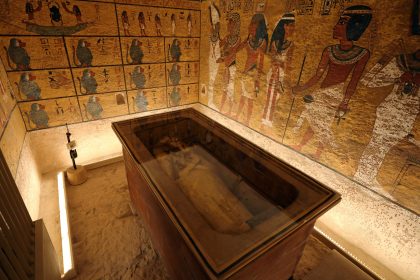 2019-01-31t132303z-1744345695-rc11e0b339a0-rtrmadp-3-egypt-archaeology-tutankhamun