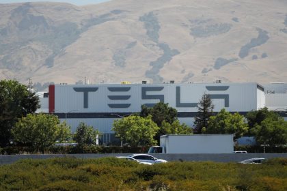 the-tesla-factory-is-seen-in-fremont-california-u-s-june-22-2018-reutersstephen-lam-e1530186641145