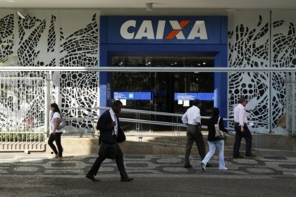 2018-01-19t182459z_1_lynxmpee0i1gg_rtroptp_3_bancos-caixa-estatuto